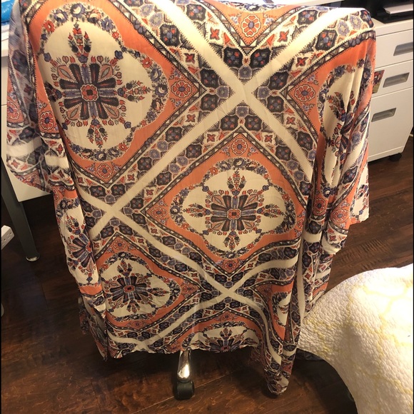 Cape, Coverup or Kimono - Picture 7 of 10